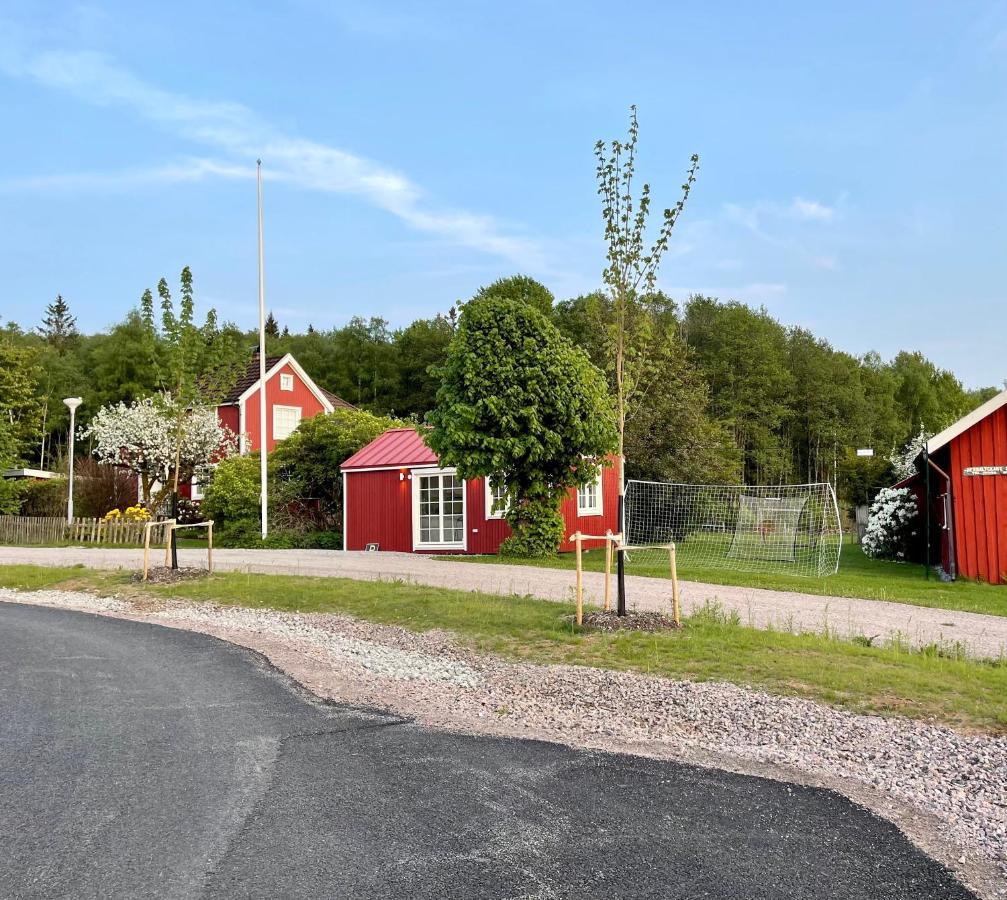 Lyckan - Minihus I Lantlig Miljoe Ульрисехамн Экстерьер фото
